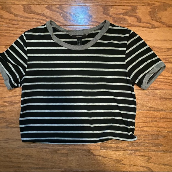 Forever 21 striped cropped t-shirt. - Picture 2 of 2